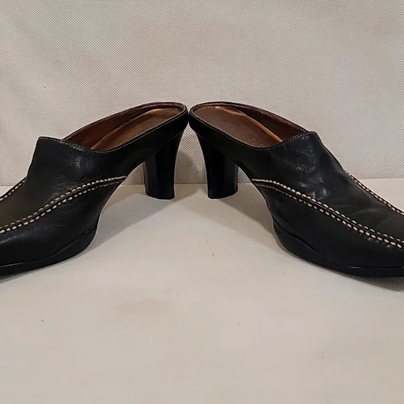 AEROSOLES BLACK LEATHER SLIP-ON 2-1/2" HEELS (sz 9) - Picture 5 of 6